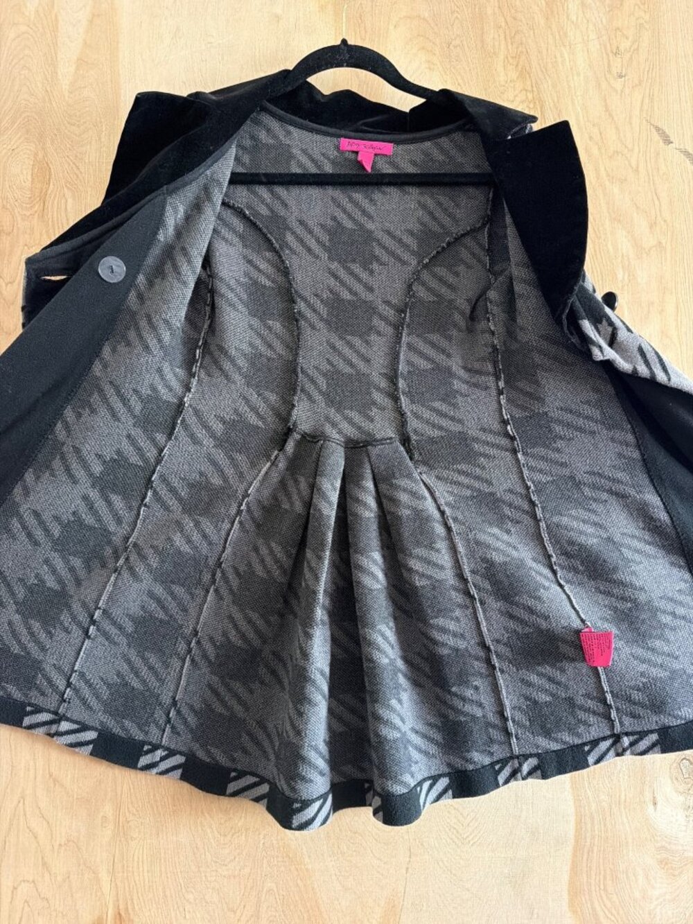 Betsey Johnson Houndstooth Fit N Flare Sweater Coat Black Gray Pink Label Size S - Picture 8 of 12